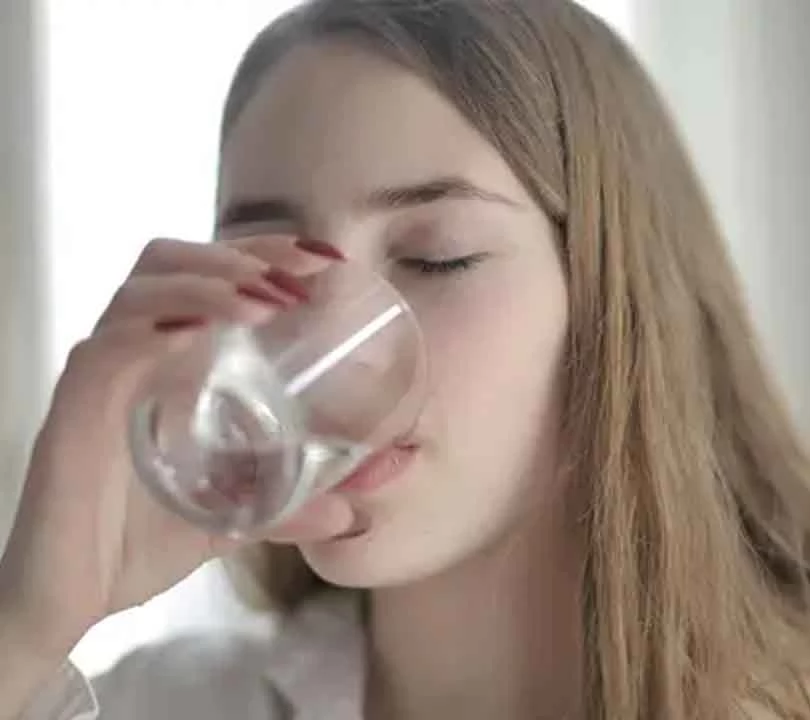 10 Manfaat Minum Air Putih Setelah Bangun Tidur